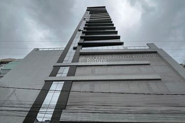 Apartamento &agrave; venda - 161m&sup2; - Meia Praia