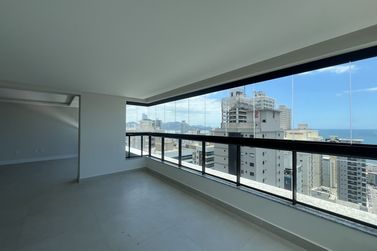 Apartamento &agrave; venda - 184m&sup2; - Meia Praia