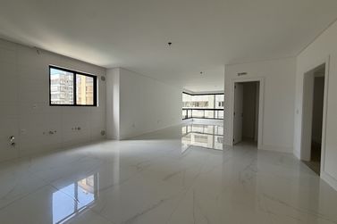 Apartamento &agrave; venda - 206m&sup2; - Meia Praia