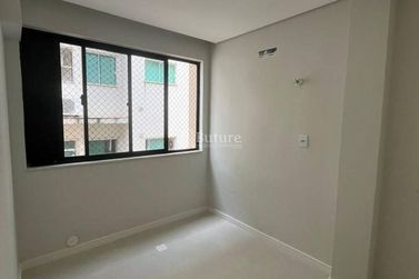 Apartamento &agrave; venda - 125m&sup2; - Meia Praia