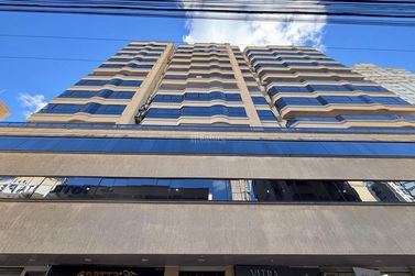 Apartamento &agrave; venda - 147m&sup2; - Meia Praia