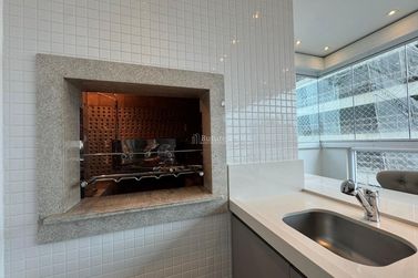 Apartamento &agrave; venda - 142m&sup2; - Meia Praia