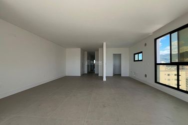 Apartamento &agrave; venda - 137m&sup2; - Meia Praia