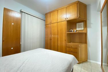 Apartamento &agrave; venda - 110m&sup2; - Meia Praia
