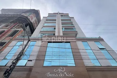 Apartamento &agrave; venda - 81m&sup2; - Meia Praia