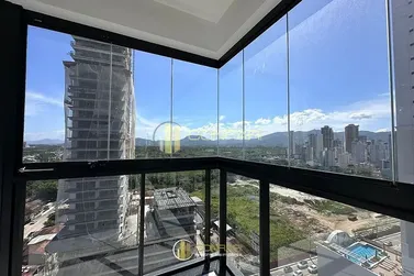 Apartamento &agrave; venda - 179m&sup2; - Meia Praia