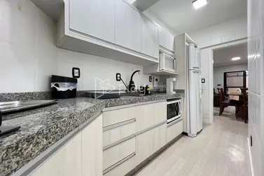 Apartamento &agrave; venda - 110m&sup2; - Meia Praia