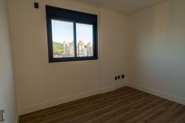 Apartamento &agrave; venda - 130m&sup2; - Meia Praia
