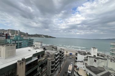 Apartamento &agrave; venda - 130m&sup2; - Meia Praia