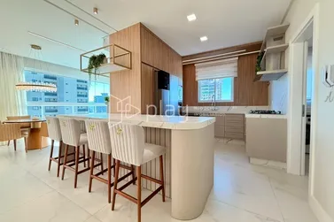 Apartamento &agrave; venda - 160m&sup2; - Meia Praia