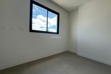 Apartamento &agrave; venda - 137m&sup2; - Meia Praia
