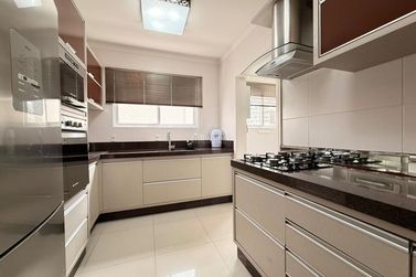 Apartamento &agrave; venda - 198m&sup2; - Meia Praia