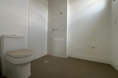 Apartamento &agrave; venda - 137m&sup2; - Meia Praia