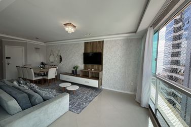 Apartamento &agrave; venda - 120m&sup2; - Meia Praia