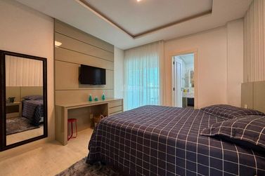 Apartamento &agrave; venda - 180m&sup2; - Meia Praia