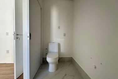 Apartamento &agrave; venda - 180m&sup2; - Meia Praia