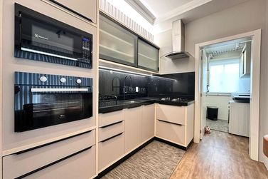 Apartamento &agrave; venda - 130m&sup2; - Meia Praia