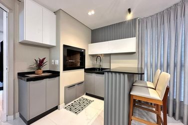 Apartamento &agrave; venda - 129m&sup2; - Meia Praia