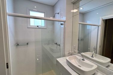 Apartamento &agrave; venda - 128m&sup2; - Meia Praia