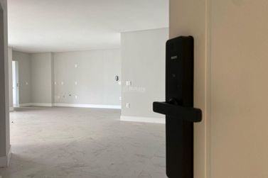 Apartamento &agrave; venda - 157m&sup2; - Meia Praia