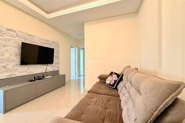 Apartamento &agrave; venda - 120m&sup2; - Meia Praia