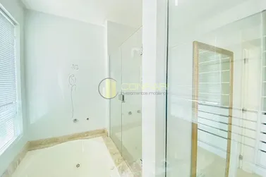 Apartamento &agrave; venda - 128m&sup2; - Meia Praia