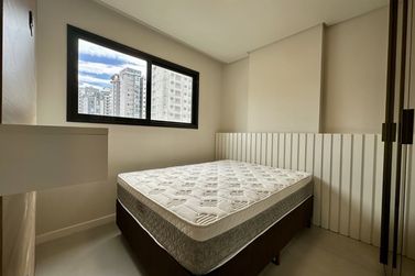 Apartamento &agrave; venda - 70m&sup2; - Meia Praia