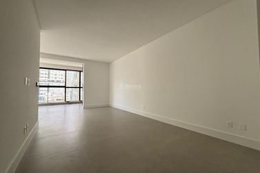 Apartamento &agrave; venda - 177m&sup2; - Meia Praia