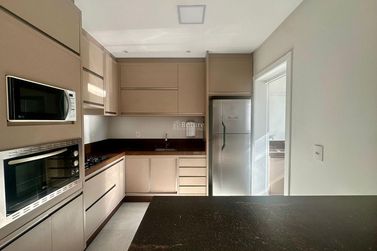 Apartamento &agrave; venda - 107m&sup2; - Meia Praia