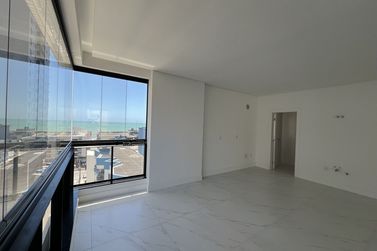 Apartamento &agrave; venda - 129m&sup2; - Meia Praia