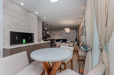 Apartamento &agrave; venda - 135m&sup2; - Meia Praia