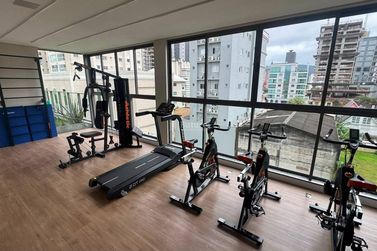 Apartamento &agrave; venda - 110m&sup2; - Meia Praia