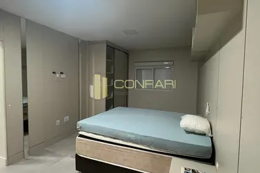 Apartamento para alugar - 180m&sup2; - Meia praia