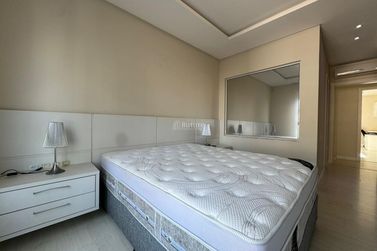 Apartamento &agrave; venda - 180m&sup2; - Meia Praia