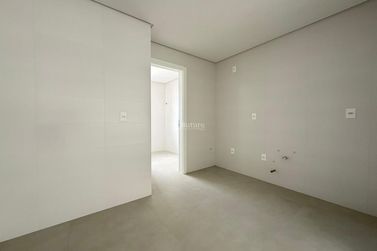 Apartamento &agrave; venda - 140m&sup2; - Meia Praia