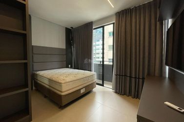 Apartamento &agrave; venda - 135m&sup2; - Meia Praia