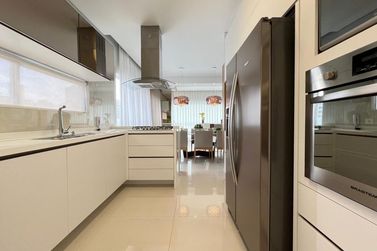 Apartamento &agrave; venda - 153m&sup2; - Meia Praia