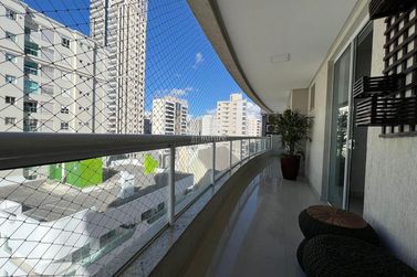 Apartamento &agrave; venda - 137m&sup2; - Meia Praia