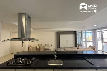 Apartamento para alugar - 190m&sup2; - Meia Praia