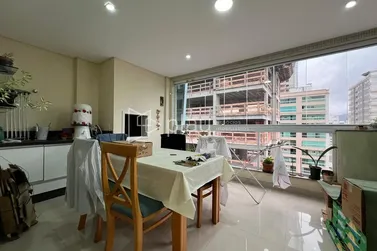 Apartamento &agrave; venda - 145m&sup2; - Meia Praia