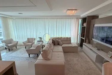 Apartamento &agrave; venda - 134m&sup2; - Meia Praia