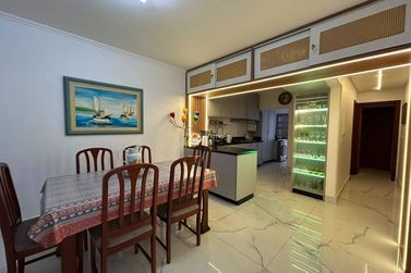 Apartamento &agrave; venda - 147m&sup2; - Meia Praia