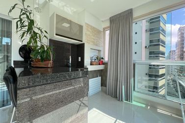 Apartamento &agrave; venda - 171m&sup2; - Meia Praia
