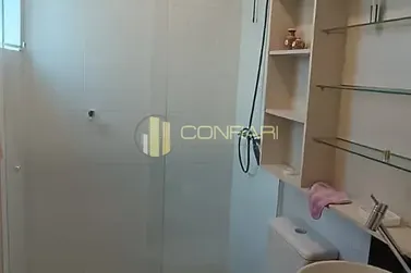 Apartamento &agrave; venda - 70m&sup2; - meia praia