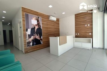 Sal&atilde;o Comercial para alugar - 180m&sup2; - Centro