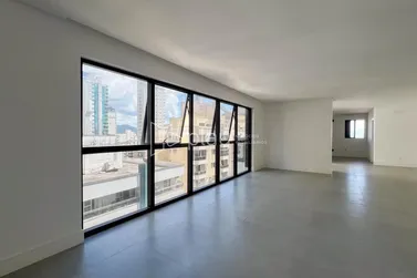 Apartamento &agrave; venda - 207m&sup2; - Meia Praia