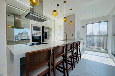 Apartamento &agrave; venda - 117m&sup2; - Meia Praia