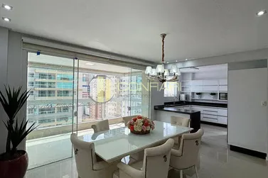 Apartamento &agrave; venda - 110m&sup2; - Meia Praia