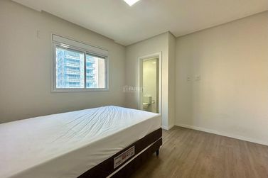 Apartamento &agrave; venda - 118m&sup2; - Meia Praia