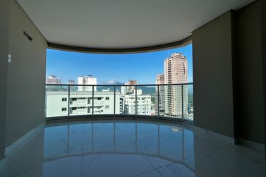 Apartamento &agrave; venda - 133m&sup2; - Meia Praia